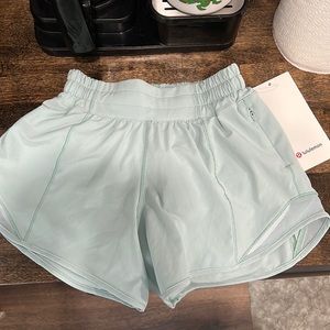 Lululemon hottie hot LR shorts 4 inches (Lined)
